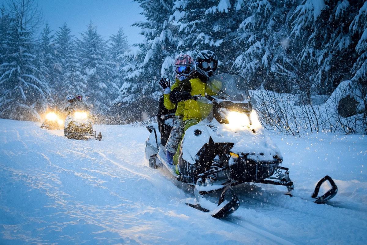 Snowmobile Rentals in Maine 2023